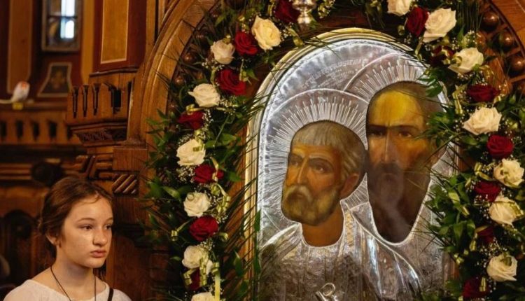 Σχεδόν-μισό-εκατομμύριο-Ρουμάνοι-φέρουν-τα-ονόματα-Πέτρος-και-Παύλος