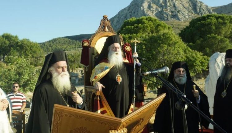 Βήμα-του-Γαλλίωνος:-Μεθέορτος-Πολυαρχιερατικός-Εσπερινός,-στον-τόπο-όπου-δίδαξε-και-ομολόγησε-ο-Απόστολος-Παύλος