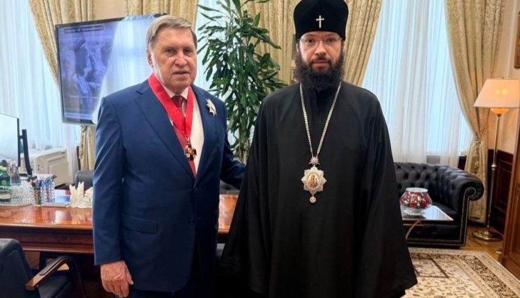Η-Ρωσική-Εκκλησία-παρασημοφόρησε-τον-Σύμβουλο-Εξωτερικής-Πολιτικής-του-Πούτιν,-Γιούρι-Ουσάκοφ