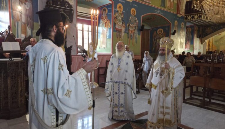 Ο-Επίσκοπος-Αμαθούντος-στον-iερό-nαό-Αποστόλων-Πέτρου-και-Παύλου-στην-κοινότητα-της-Ασγάτας
