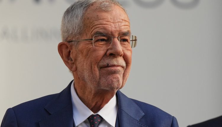 Ασυνήθιστη-έκκληση-από-τον-πρόεδρο-της-Αυστρίας-–-zητά-από-γονείς-να-αφήσουν-τα-παιδιά-τους-να-ξενυχτήσουν-για-το-Μουντιάλ