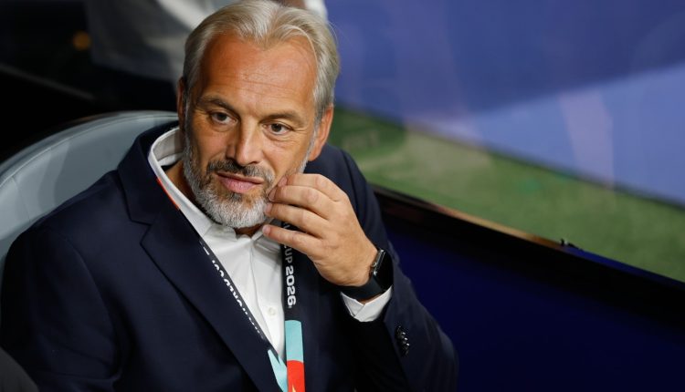 Μουντιάλ-2026:-Ο-προπονητής-του-Κονγκό-έμαθε-για-το-θάνατο-του-πατέρα-του-στη-συνέντευξη-Τύπου