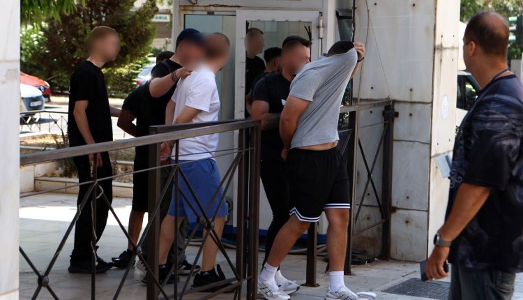 Στον-Εισαγγελέα-οι-10-συλληφθέντες-οπαδοί-του-Παναθηναϊκού-–-Κατηγορίες-ακόμα-και-για-απόπειρα-ανθρωποκτονίας