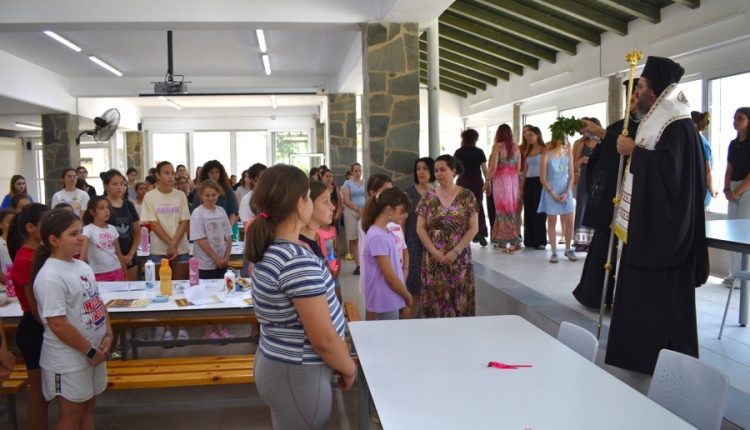 Ο-Μητροπολίτης-Μαρωνείας-ευχαρίστησε-τους-γονείς-που-εμπιστεύονται-τα-παιδιά-τους-στην-Εκκλησία