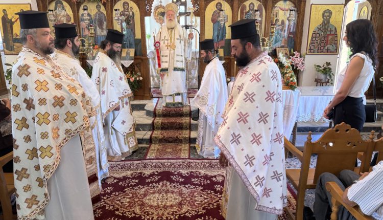 Με-Αρχιερατική-Θεία-Λειτουργία-πανηγύρισε-ο-Ιερός-Ναός-Αγίων-Αναργύρων-Μύρτου-Ιεράπετρας