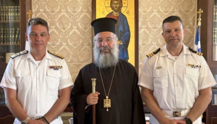 Ο-νέος-Διοικητής-της-7ης-Περιφερειακής-Διοίκησης-Λιμενικού-Σώματος-Ελληνικής-Ακτοφυλακής-στον-Μητροπολίτη-Ρεθύμνης