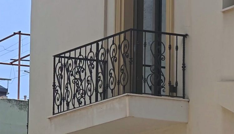 Από-αυτό-το-μπαλκόνι-έπεσε-ο-17χρονος-στο-Χαλάνδρι-–-Κλινικά-νεκρός-ο-νεαρός