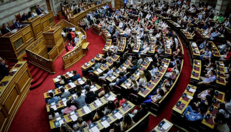 Βουλή:-Ψηφίστηκε-το-ν/σ-για-ίση-αμοιβή-ανδρών-και-γυναικών