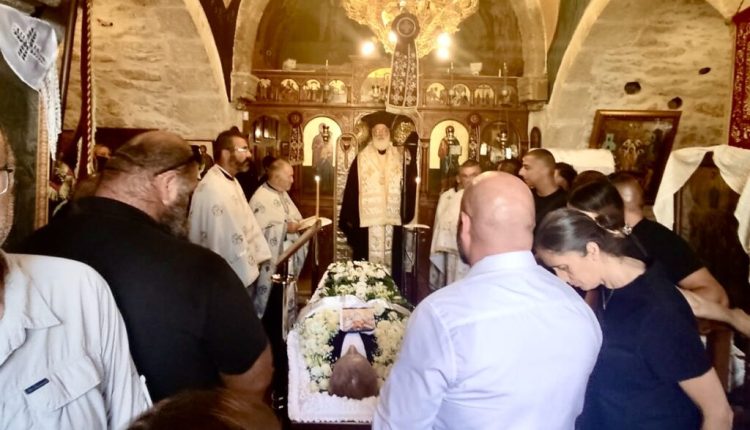Την-Εξόδιο-Ακολουθία-του-μακαριστού-Εμμανουήλ-Μανωλάκη-τέλεσε-ο-Μητροπολίτης-Αρκαλοχωρίου