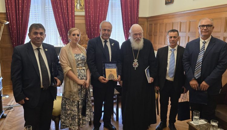 Αντιπροσωπεία-της-Επιτροπής-Κατεχομένων-Κοινοτήτων-Κύπρου-στον-Αρχιεπίσκοπο-Ιερώνυμο