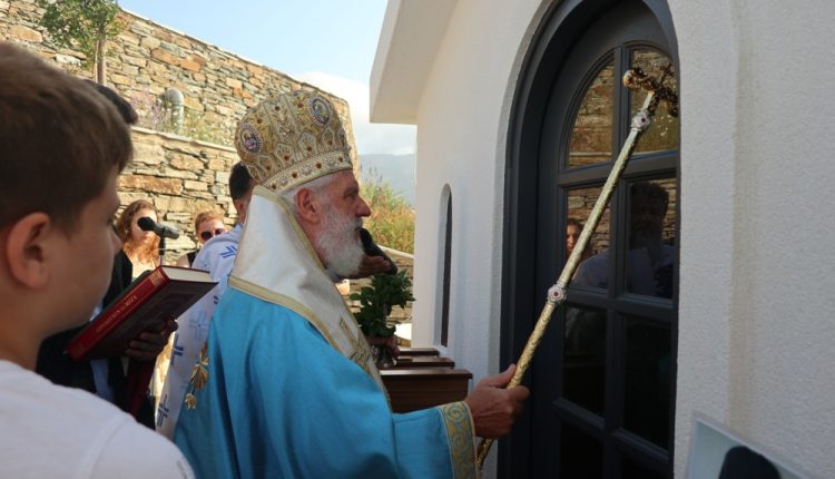 Θυρανοίξια-Παρεκκλησίου-στην-Άνδρο-τέλεσε-ο-Μητροπολίτης-Σύρου