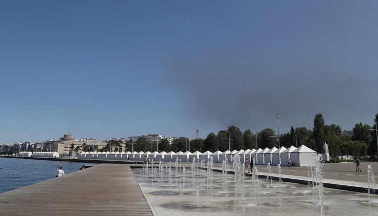 Καπνός,-διοξίνες,-βενζόλιο:-Τι-αναπνέει-η-Θεσσαλονίκη-μετά-τη-φωτιά-–-Ποιοι-κινδυνεύουν-περισσότερο-–-Στον-εισαγγελέα-ο-76χρονος