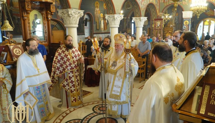 Ο-Μητροπολίτης-Φιλίππων-στον-πανηγυρίζοντα-Ιερό-Ναό-Αγίων-Αναργύρων-στην-Ακρόπολη-της-Θεσσαλονίκης