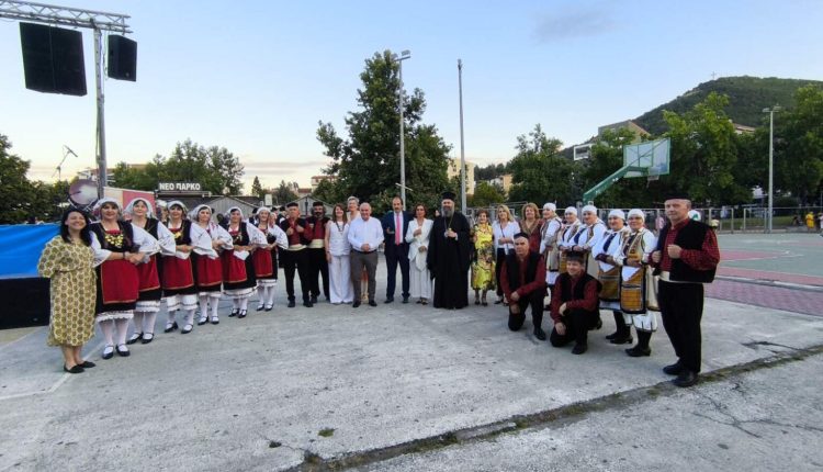 Στη-μουσικοχορευτική-εκδήλωση-του-Λυκείου-των-Ελληνίδων-Φλώρινας-ο-Μητροπολίτης-Ειρηναίος