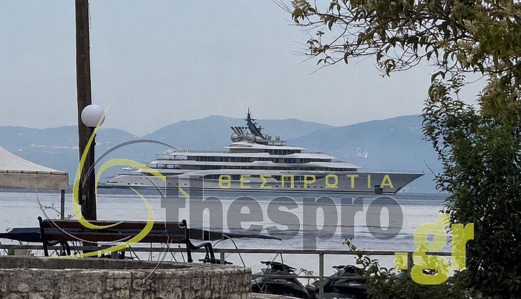 Δύο-πλωτά-«παλάτια»-στα-Σύβοτα-εντυπωσιάζουν-–-Στη-Θεσπρωτία-ο-Αντιπρόεδρος-των-ΗΑΕ-και-ιδιοκτήτης-της-Μάντσεστερ-Σίτι
