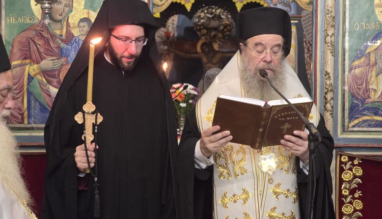 mοναχική-κουρά-από-τον-Μητροπολίτη-Ιερισσού