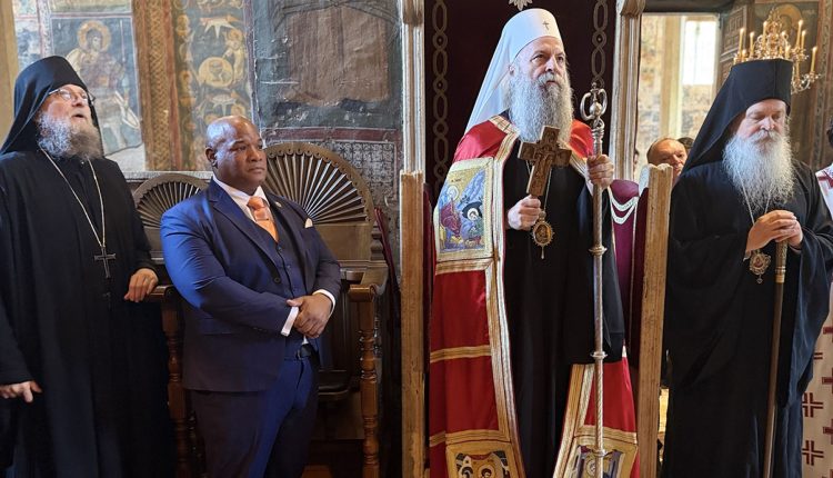 Ο-Πατριάρχης-Πορφύριος-και-ο-Σύμβουλος-του-Τραμπ-στη-Μονή-Βισόκι-Ντέτσανι