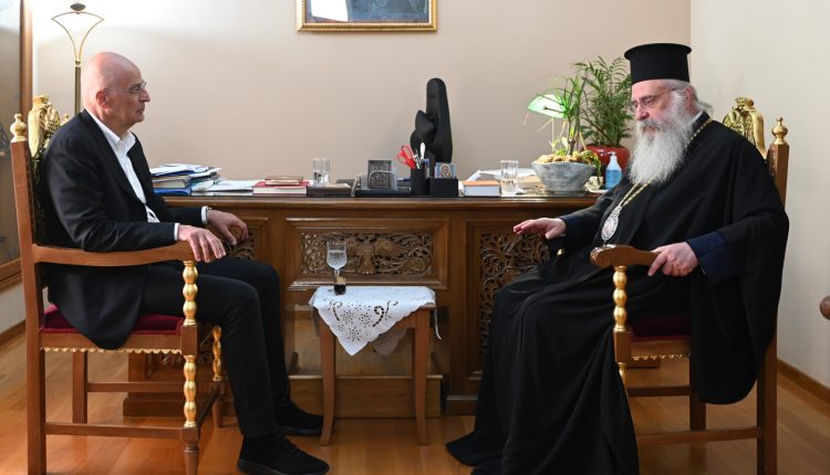 Στον-Μητροπολίτη-Μαντινείας-ο-Υπουργός-Εθνικής-Άμυνας-Νίκος-Δένδιας