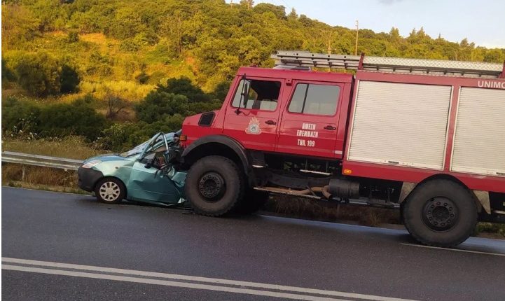 Τραγωδία-στη-Σπάρτη:-Δύο-νεκροί-από-τη-σφοδρή-σύγκρουση-αυτοκινήτου-με-πυροσβεστικό-όχημα