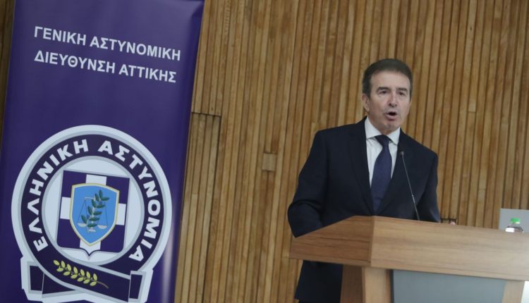 Τέλος-εποχής-για-τα-μπλοκάκια-της-Τροχαίας:-Άμεσος-έλεγχος,-ψηφιακή-αφαίρεση-διπλώματος,-αποστολή-με-sms