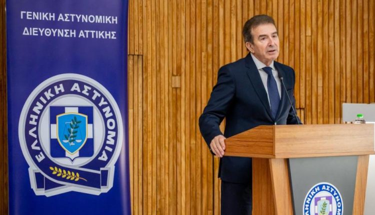 Εκδήλωση-για-τη-“νέα-ψηφιακή-εποχή”-της-Τροχαίας,-στη-ΓΑΔΑ:-Δηλώσεις-Μ.-Χρυσοχοϊδη