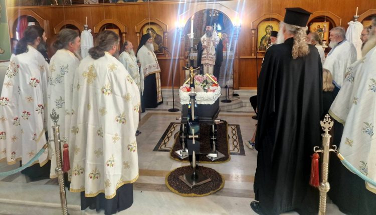 Ο-Μητροπολίτης-Φλωρίνης-Ειρηναίος-στην-Εξόδιο-Ακολουθία-της-μακαριστής-Σμαρώς-Λασκαρίδη