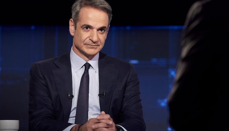 Στην-κηδεία-της-Βάγιας-Νέστορα-στην-Κοζάνη-ο-Κυριάκος-Μητσοτάκης