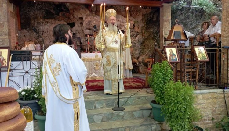 Πανηγύρισε-το-γραφικό-εξωκλήσι-της-Αγίας-Κυριακής-στα-Καμπιά-Διρφύων