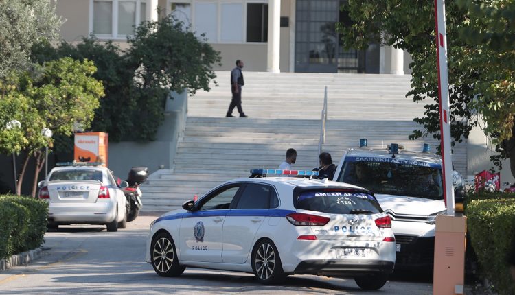 «Κάπνιζα-και-από-λάθος-μου-ξέσπασε-φωτιά»,-είπε-ο-άνδρας-που-συνελήφθη-για-τη-φωτιά-στο-Σισμανόγλειο