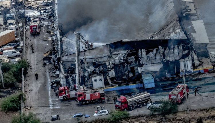 Πώς-ξεκίνησε-η-φωτιά-στον-Ασπρόπυργο:-11-τραυματίες,-τρεις-διασωληνωμένοι-–-Καταγγελίες-για-ανύπαρκτα-μέτρα-ασφαλείας