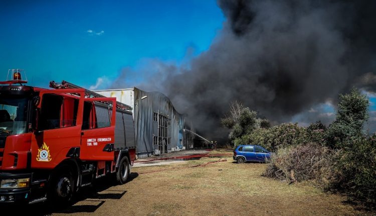 Σε-ύφεση-η-φωτιά-στο-Καλοχώρι-–-Παραμένουν-ισχυρές-πυροσβεστικές-δυνάμεις