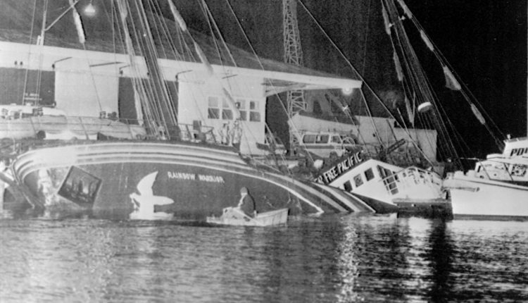 Σαν-σήμερα-10-Ιουλίου:-Γάλλοι-κομάντος-βυθίζουν-το-«rainbow-warrior»-της-greenpeace