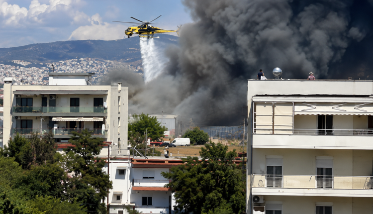 Συνεχίζεται-η-επιχείρηση-κατάσβεσης-της-φωτιάς-στο-Καλοχώρι