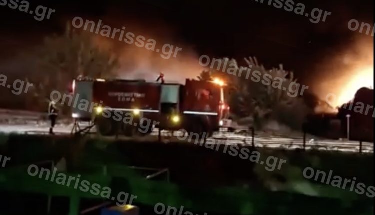 Μεγάλη-πυρκαγιά-σε-μονάδα-ανακύκλωσης-στη-Λάρισα-–-Προειδοποίηση-μέσω-112,-ενισχύθηκαν-οι-δυνάμεις-της-Πυροσβεστικής