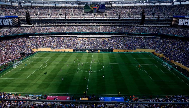 Μουντιάλ-2026:-Μέχρι-και-2.600-ευρώ-πουλάει-η-fifa-κομμάτια-από-το-χορτάρι-του-γηπέδου-του-τελικού