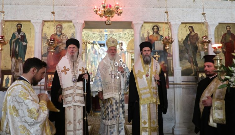 Ιερουργία-του-Μητροπολίτη-Σύρου-στον-Ιερό-Ναό-του-Αγίου-Βασιλείου,-επί-της-οδού-Μετσόβου-Αθηνών