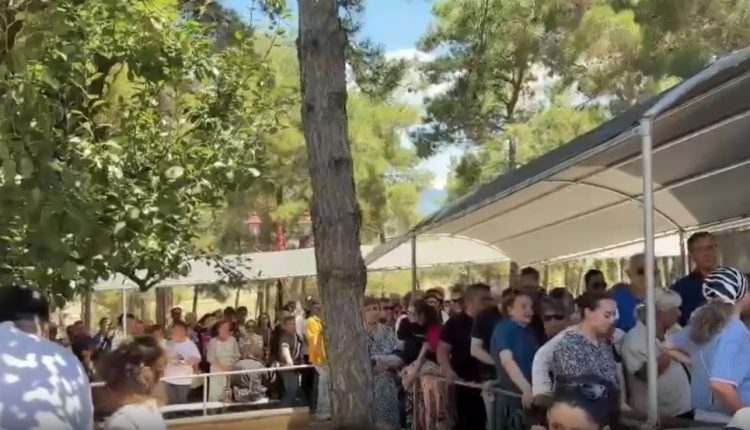 Χιλιάδες-κόσμου-στη-Σουρωτή-Θεσσαλονίκης-για-τον-Άγιο-Παΐσιο-32-χρόνια-μετά-την-εκδημία-του