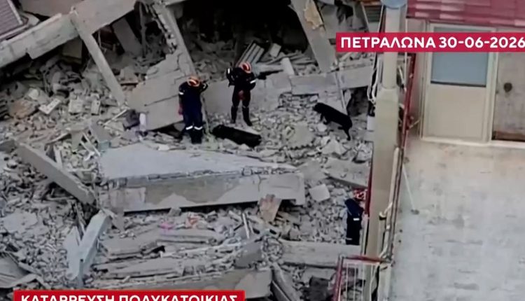 Σε-απόγνωση-οι-ένοικοι-της-πολυκατοικίας-που-κατέρρευσε-στα-Πετράλωνα-–-««Χάσαμε-ό,τι-είχαμε»