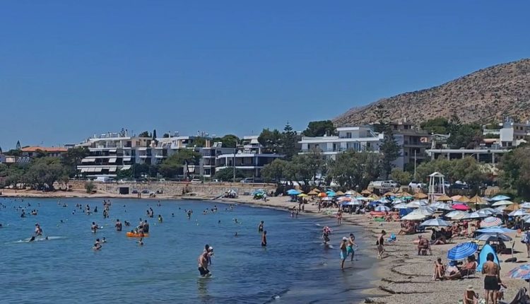 Γέμισαν-οι-παραλίες-της-Αττικής:-Στους-35-βαθμούς-ο-υδράργυρος-–-Δείτε-βίντεο