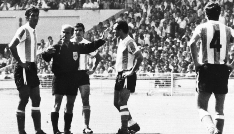 Αντόνιο-Ρατίν:-Ο-άνθρωπος-που-οδήγησε-στη…-γέννηση-της-κόκκινης-κάρτας