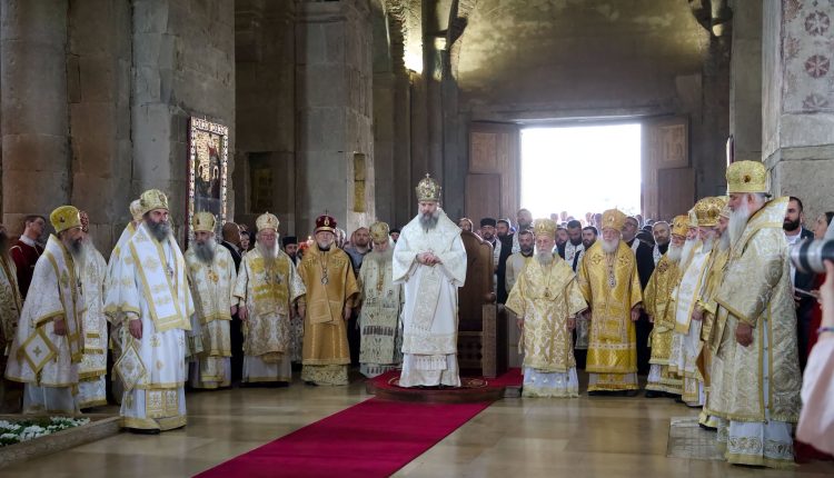 Στο-Ναό-που-έλαβε-χώρα-η-Ενθρόνισή-του-λειτούργησε-ο-Πατριάρχης-Γεωργίας