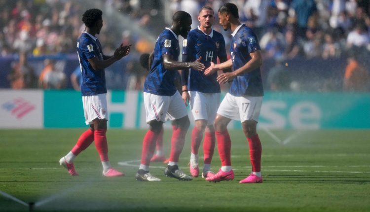 hydration-breaks:-Το-«δώρο»-της-fifa-στους-ποδοσφαιριστές-που-έγινε-χρυσωρυχείο-δισεκατομμυρίων