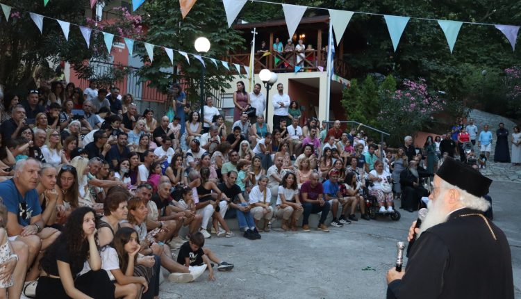 Ο-Δημητριάδος-Ιγνάτιος-στην-Κατασκήνωση-του-Αγίου-Λαυρεντίου