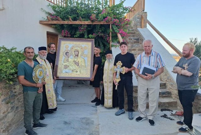 Λαμπρή-Θεομητορική-πανήγυρη-στη-Σχοινούσα-των-Μικρών-Κυκλάδων