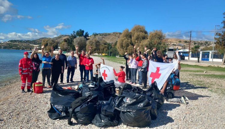 Ο-Ελληνικός-Ερυθρός-Σταυρός-και-η-Ένωση-Πνευμονολόγων-Ελλάδας-διοργανώνουν-δράση-καθαρισμού-της-παραλίας-Εδέμ