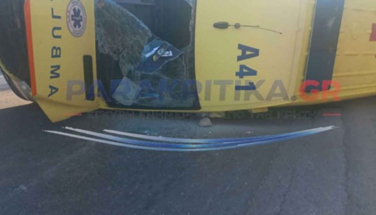 Θανατηφόρο-τροχαίο-με-ασθενοφόρο-του-ΕΚΑΒ-–-Νεκρός-ο-ασθενής