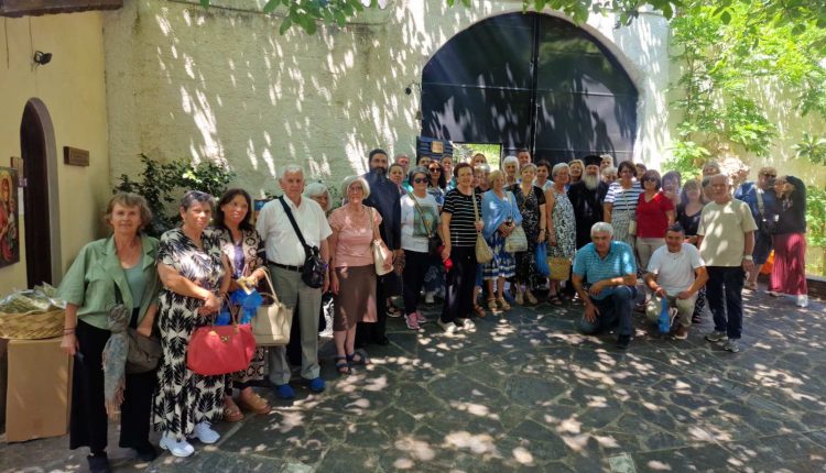 Προσκυνηματική-εκδρομή-σε-Ελασσόνα-και-Βόλο-πραγματοποίησε-ο-ΙΝ.-Αγίων-Κωνσταντίνου-και-Ελένης-Αμυνταίου