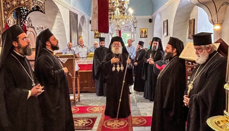 Πατριαρχική-Θεία-Λειτουργία-και-μνημόσυνο-Πατριάρχου-Αλεξανδρείας-κυρού-Παρθενίου-στην-Αμοργό