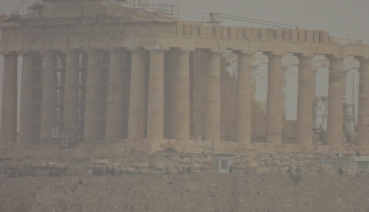 Ανυπόφορη-η-ατμόσφαιρα-με-τον-καύσωνα-και-την-σκόνη-από-τη-Σαχάρα-–-Ποιές-περιοχές-θα-πληγούν-περισσότερο