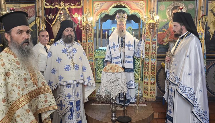 Ο-Ιερισσού-Θεόκλητος-στα-πανηγυρίζοντα-Πετροκέρασα